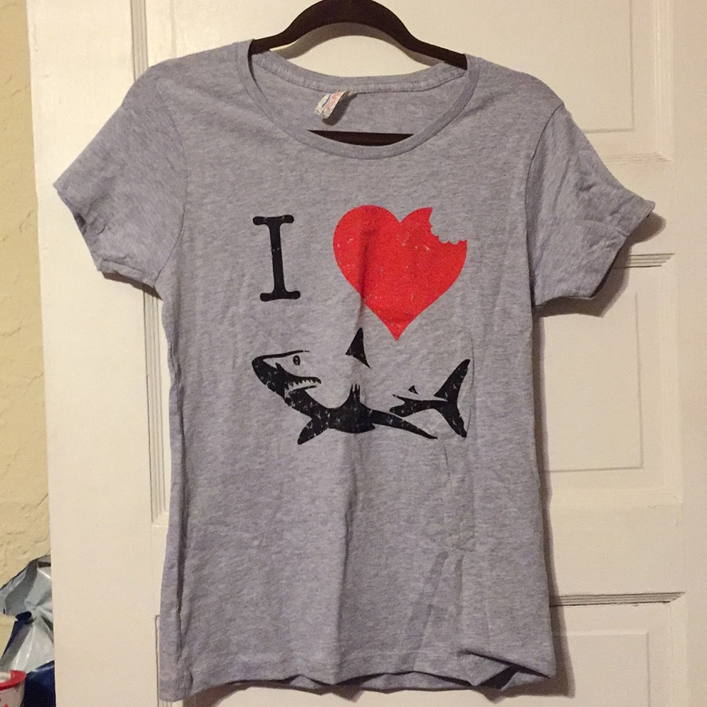 Cute Junior’s “I love sharks” T-shirt 🦈Grey M